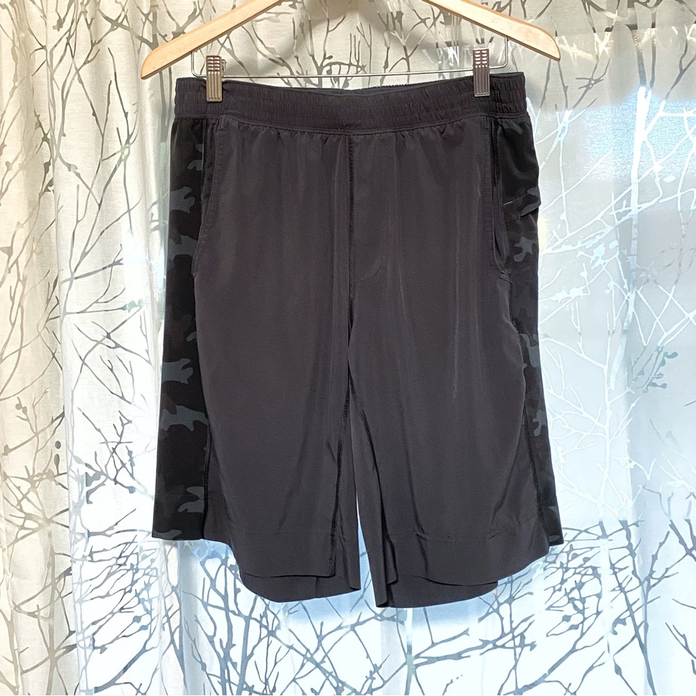 Lululemon black gray camo print side stripe panel elastic drawstring shorts
